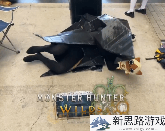 《怪猎荒野》“多边形锁刃龙”COS：扭动的一坨！
