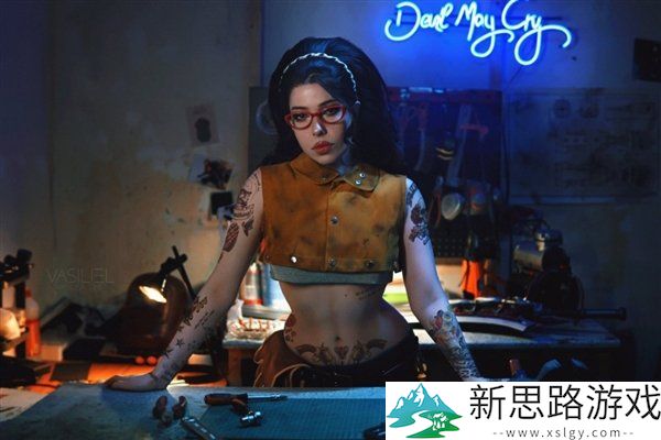 俄罗斯美女Cos《鬼泣5》妮可 纤腰美臀格外性感